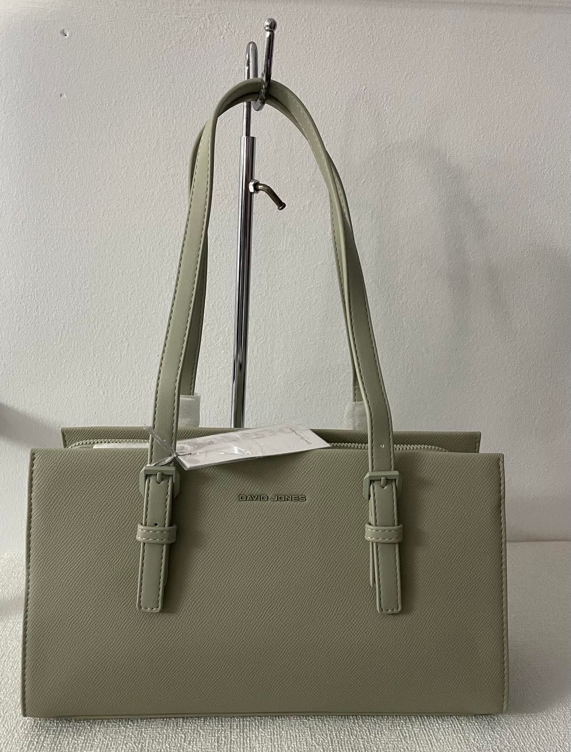 https://accessoiresmodes.com//storage/photos/360/DAVID JONES/received_2131357427660350.jpeg